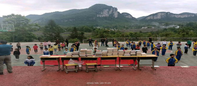 社會服務(wù)系開展鄉(xiāng)村校園愛心行活動