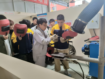 ?大國工匠進校園，一對一技能傳授 