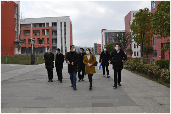 浙江省平湖市領(lǐng)導(dǎo)、企業(yè)家  赴畢節(jié)工業(yè)職業(yè)技術(shù)學(xué)院進(jìn)行交流座談