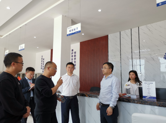突出學(xué)史力行，為學(xué)生辦實事解難題 ——畢節(jié)工職院黨委書記李涌到學(xué)生事務(wù)服務(wù)中心、 學(xué)生宿舍走訪調(diào)研