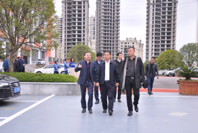 市委常委、市政府常務(wù)副市長周仕飛赴畢節(jié)工業(yè)職業(yè)技術(shù)學(xué)院調(diào)研