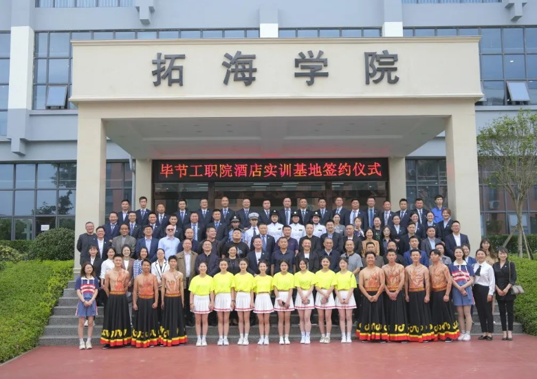 乘勢揚(yáng)帆再啟航——拓海學(xué)院成立一周年，故事還在繼續(xù)