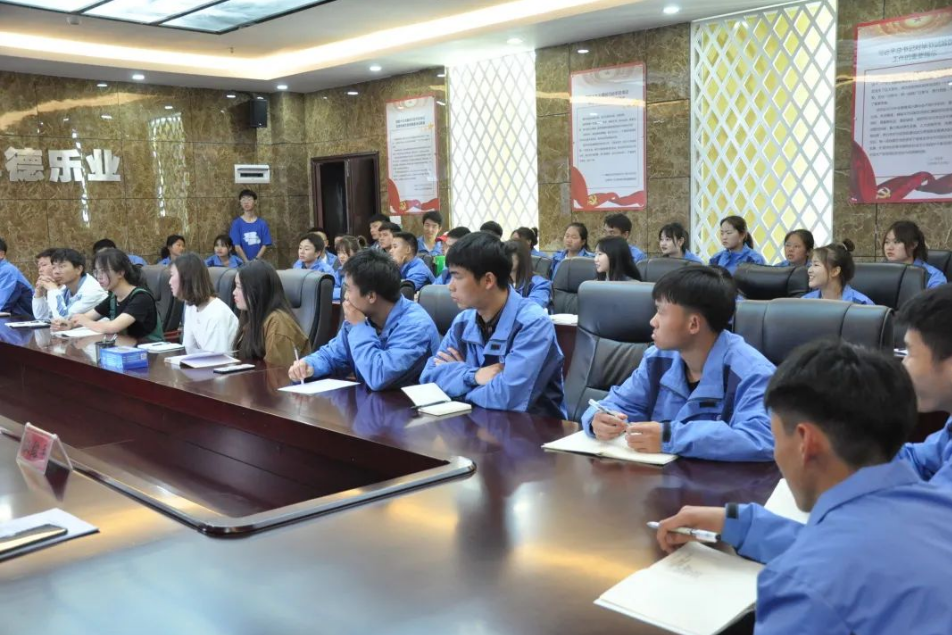 感謝你們?yōu)閷W(xué)院發(fā)展獻(xiàn)良策！