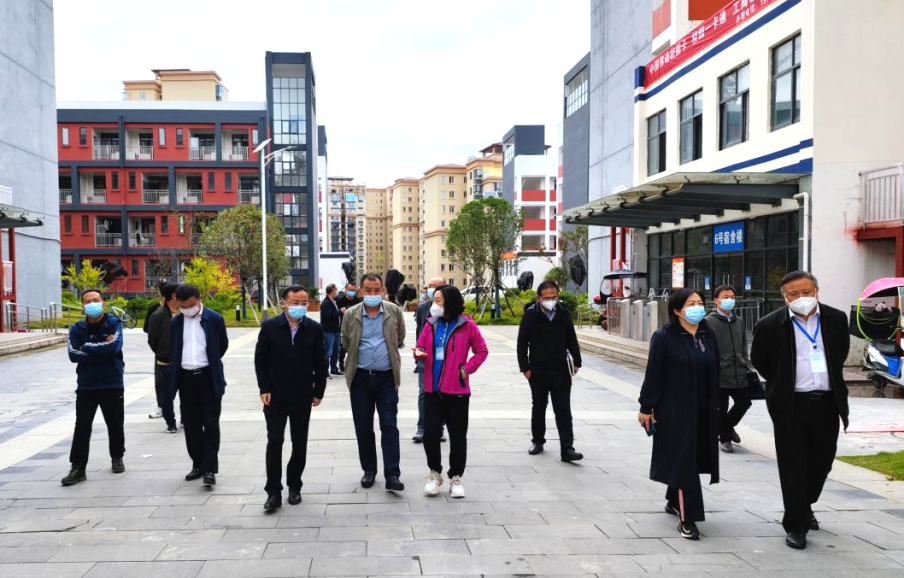 畢節(jié)市人民政府辦公室副主任金莉、畢節(jié)市教育局副局長何友國一行到我院檢查指導(dǎo)疫情防控工作