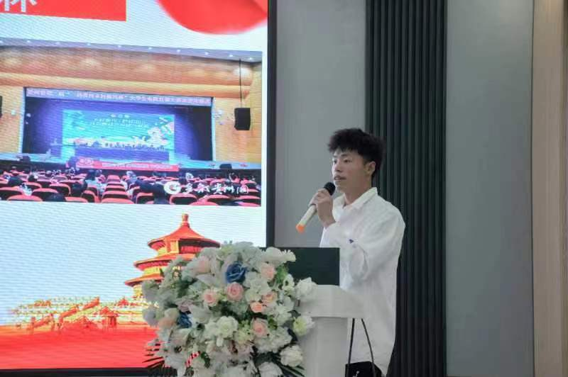 2021-2022學(xué)年國(guó)家獎(jiǎng)學(xué)金獲得者個(gè)人事跡專欄第一期——黃杏、譚程慧