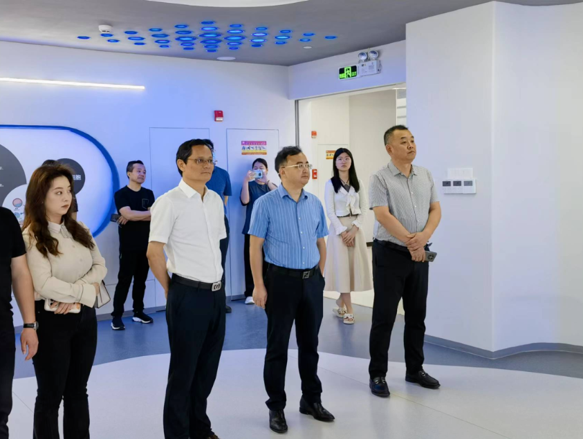 李涌、邱國援率隊到廣東省企業(yè)、院?？疾鞂W(xué)習(xí)