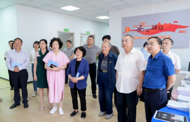 省、市關(guān)心下一代工作委員會赴畢節(jié)工業(yè)職業(yè)技術(shù)學(xué)院調(diào)研