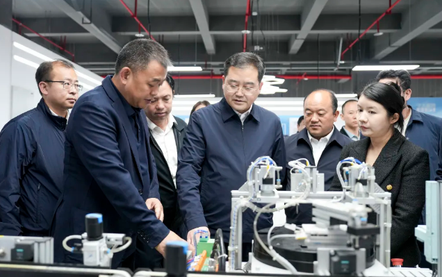 四川省人力資源和社會(huì)保障廳黨組成員、副廳長(zhǎng)劉曉博一行赴我院考察