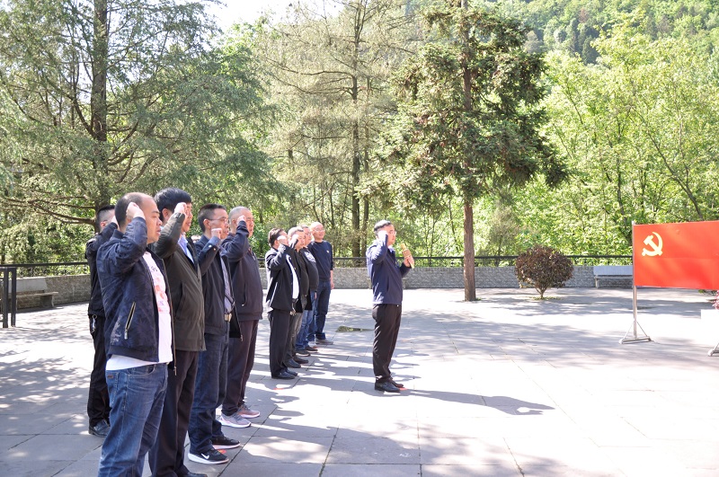 畢節(jié)工業(yè)職業(yè)技術學院黨群黨支部  開展“聆聽艱苦奮斗故事、弘揚畢節(jié)天渠精神”主題黨日活動