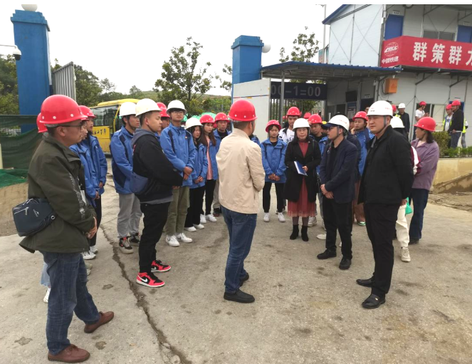 土木工程系組織師生赴中鐵十七局畢節(jié)幼專(zhuān)二期建設(shè)項(xiàng)目施工現(xiàn)場(chǎng)參觀學(xué)習(xí)